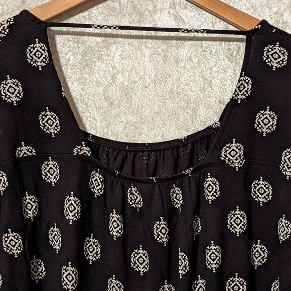 Old Navy Black with White Design Peasant Sleeve Blouse Size L - Picture 11 of 13